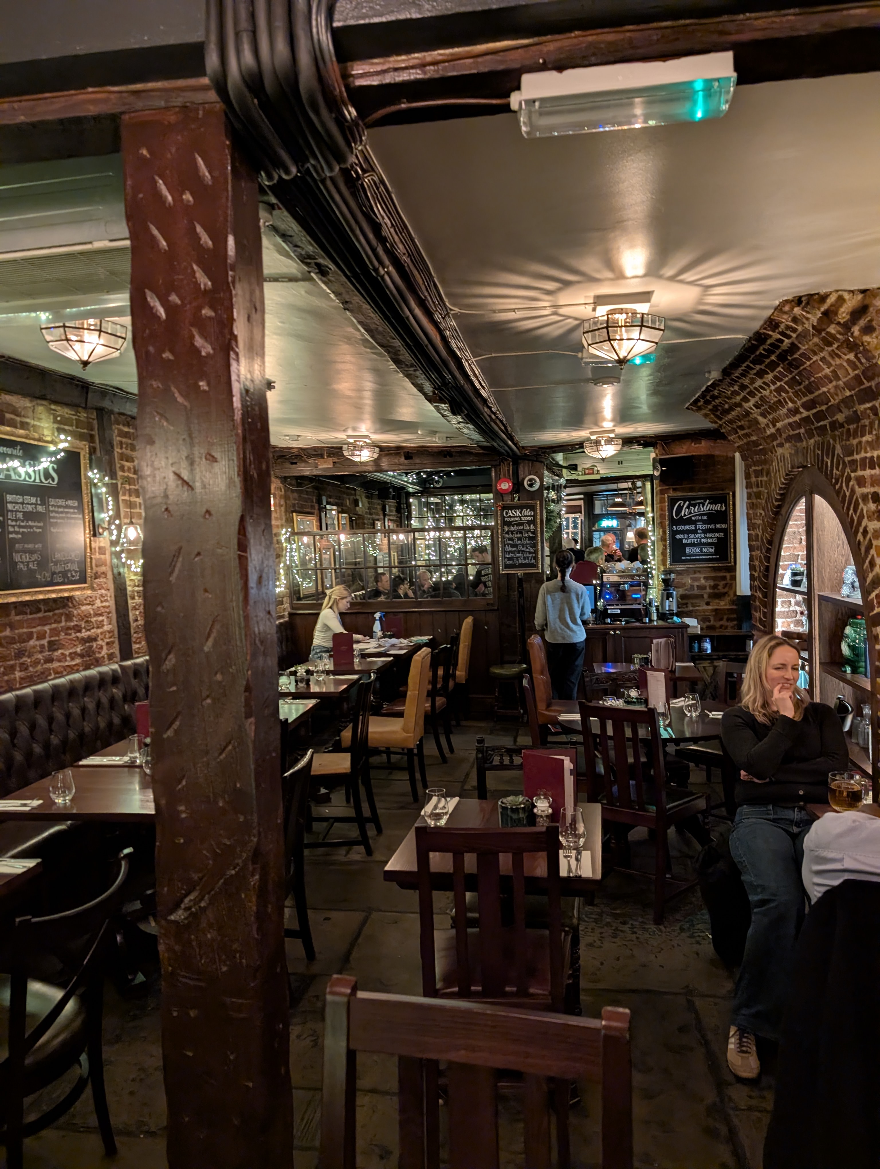 Hoop and Grapes interior